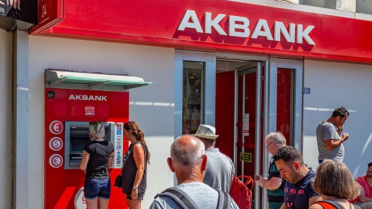Akbank şubesi kredi kampanyasında 200 bin TL düşük faizli kredi fırsatını sundu!